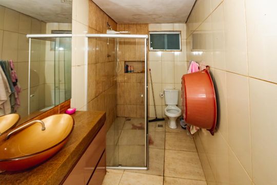 Banheiro social 2 de casa à venda com 4 quartos, 204m² em Jardim Guanabara, Belo Horizonte