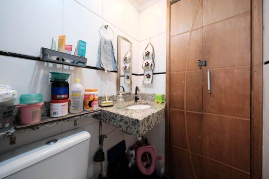 Banheiro de apartamento à venda com 2 quartos, 43m² em Jardim Santa Teresinha, São Paulo