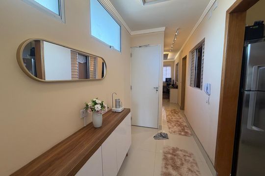Corredor de casa para alugar com 2 quartos, 125m² em Vila Antonieta, São Paulo