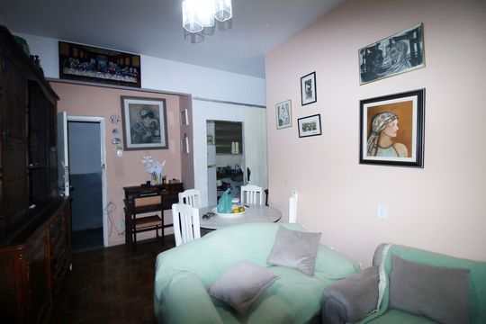 Sala de apartamento à venda com 2 quartos, 64m² em Brás de Pina, Rio de Janeiro