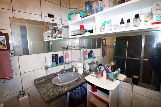 Banheiro de apartamento à venda com 2 quartos, 64m² em Brás de Pina, Rio de Janeiro