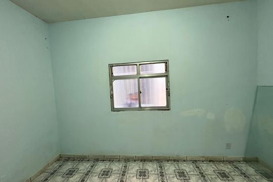 Sala/Quarto casa 2 de casa de condomínio para alugar com 2 quartos, 100m² em Praça Seca, Rio de Janeiro