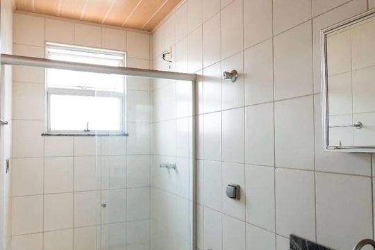 Banheiro social de apartamento para alugar com 3 quartos, 85m² em Serrano, Belo Horizonte