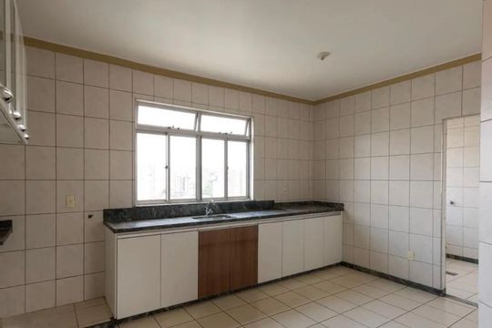 Cozinha de apartamento para alugar com 3 quartos, 85m² em Serrano, Belo Horizonte