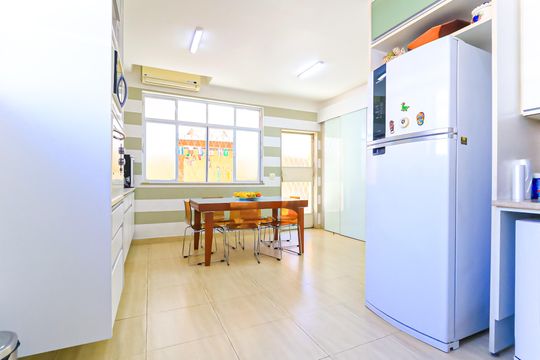 Cozinha de casa à venda com 3 quartos, 218m² em Meier, Rio de Janeiro