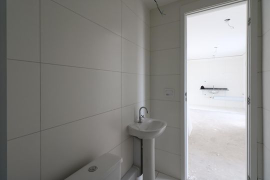Banheiro de apartamento à venda com 2 quartos, 44m² em Conceição, Diadema