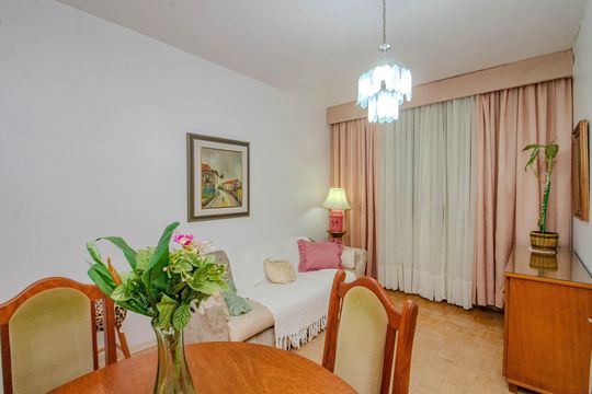 Sala de apartamento para alugar com 1 quarto, 40m² em Santa Cecília, Porto Alegre
