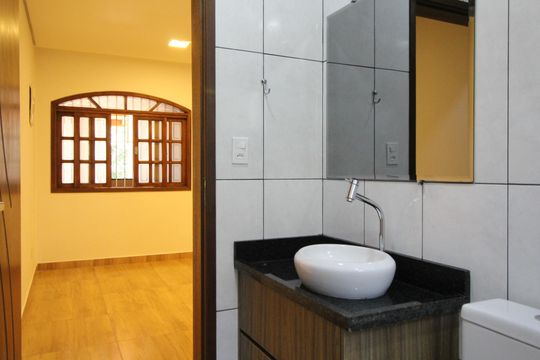 Banheiro de casa para alugar com 3 quartos, 140m² em Balneário São Francisco, Diadema
