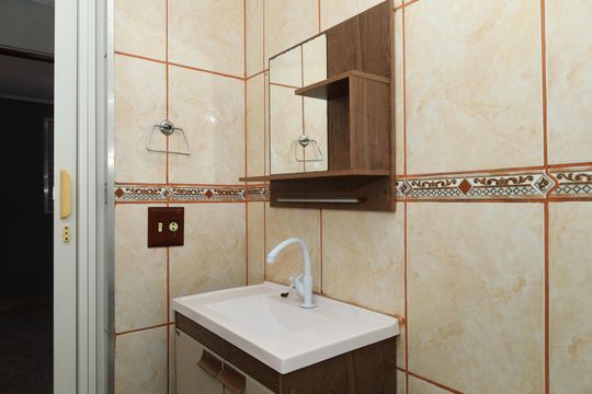 Banheiro de apartamento para alugar com 2 quartos, 50m² em Chacara Dona Olivia, Ferraz de Vasconcelos