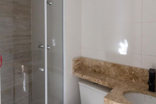 Banheiro de apartamento para alugar com 2 quartos, 39m² em Vila Rosalia, Guarulhos
