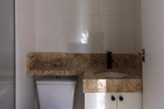 Banheiro de apartamento para alugar com 2 quartos, 39m² em Vila Rosalia, Guarulhos