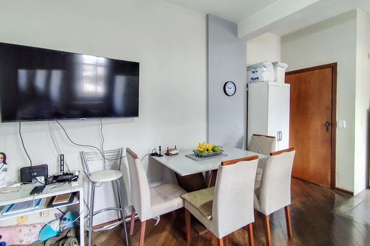Sala de apartamento à venda com 1 quarto, 40m² em Floresta, Belo Horizonte