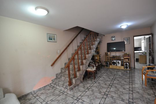 Sala de casa à venda com 2 quartos, 120m² em Conjunto Habitacional Jova Rural, São Paulo