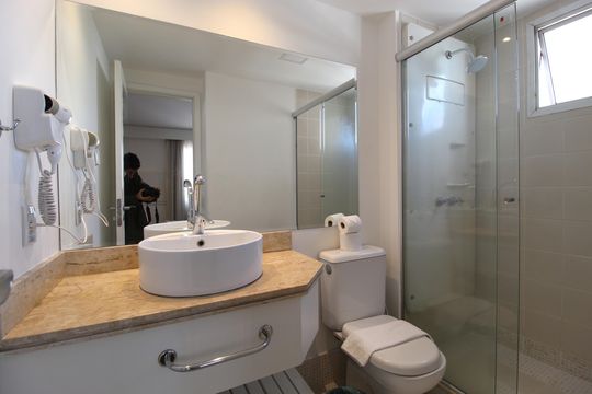Banheiro de kitnet/studio à venda com 1 quarto, 28m² em Vila Olímpia, São Paulo