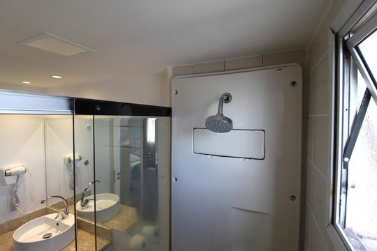 Banheiro de kitnet/studio à venda com 1 quarto, 28m² em Vila Olímpia, São Paulo