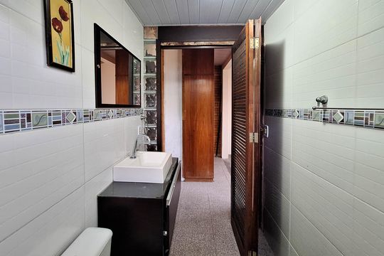 Banheiro da Suíte 1 de apartamento para alugar com 4 quartos, 188m² em Santa Rosa, Niterói