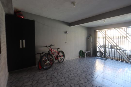 Garagem de casa à venda com 3 quartos, 70m² em Conjunto Residencial Sitio Oratorio, São Paulo