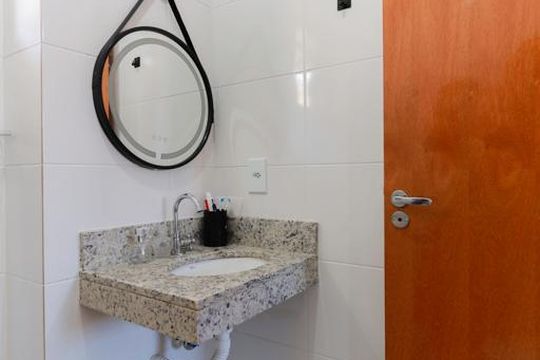 Banheiro de apartamento para alugar com 2 quartos, 45m² em Vila Vitorio Mazzei, São Paulo