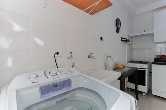 Área de serviço de apartamento para alugar com 2 quartos, 45m² em Vila Vitorio Mazzei, São Paulo