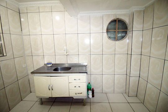 Cozinha de casa à venda com 1 quarto, 75m² em Rocha Miranda, Rio de Janeiro