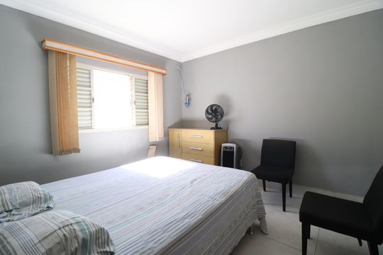 Quarto 2 de casa para alugar com 3 quartos, 180m² em Umuarama, Uberlândia