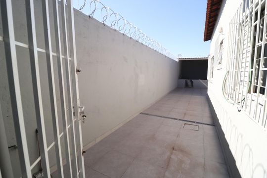 Corredor de casa para alugar com 3 quartos, 180m² em Umuarama, Uberlândia