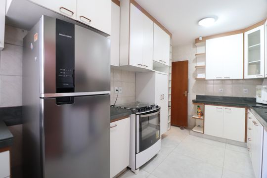 Cozinha de casa para alugar com 3 quartos, 180m² em Umuarama, Uberlândia