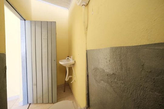 Banheiro social de casa para alugar com 1 quarto, 32m² em Parque Boturussu, São Paulo