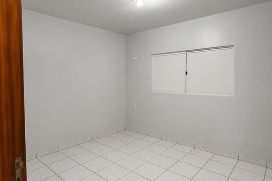 Quarto de casa de condomínio para alugar com 2 quartos, 170m² em Vila Santos Dumont, Aparecida de Goiânia