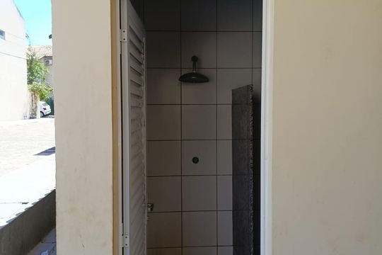 Banheiro de casa de condomínio para alugar com 2 quartos, 170m² em Vila Santos Dumont, Aparecida de Goiânia