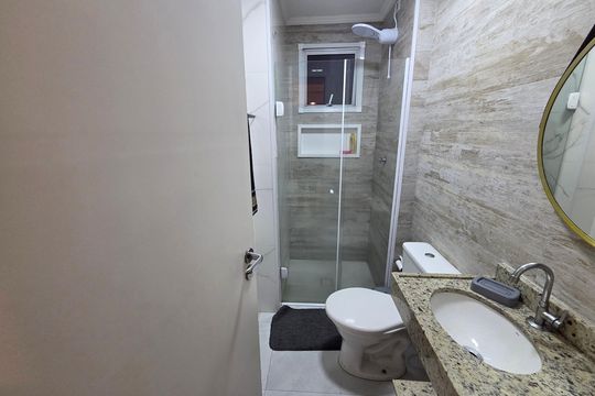Banheiro de apartamento para alugar com 2 quartos, 78m² em Jardim Samoa, Praia Grande