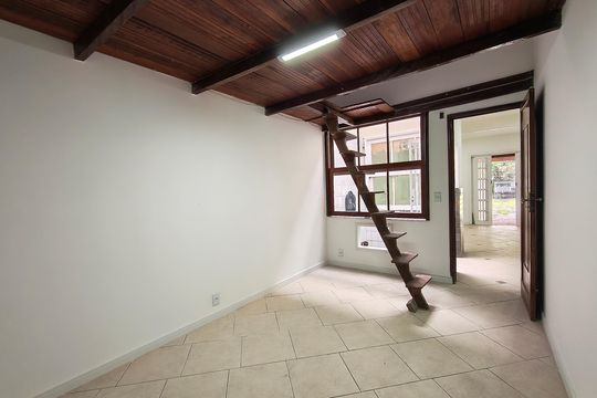 Casa para alugar com 2 quartos, 80m² em Recreio dos Bandeirantes, Rio de Janeiro