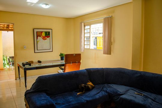 Sala de casa à venda com 5 quartos, 220m² em Feliz, Goiânia