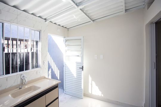 Cozinha de casa para alugar com 1 quarto, 23m² em Piraporinha, Diadema