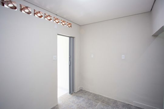 Casa para alugar com 1 quarto, 23m² em Piraporinha, Diadema