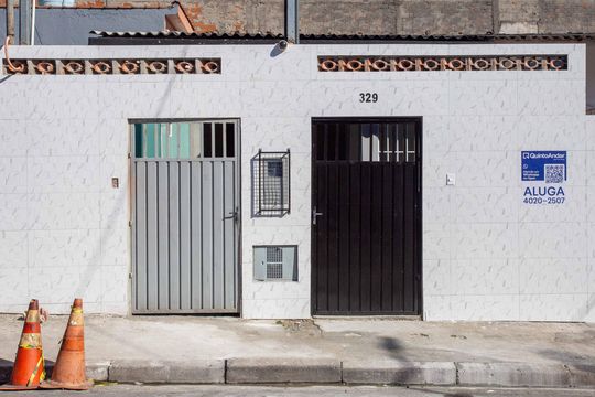 Fachada de casa para alugar com 1 quarto, 23m² em Piraporinha, Diadema