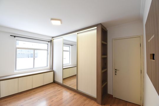 Suíte de apartamento à venda com 3 quartos, 110m² em Batel, Curitiba