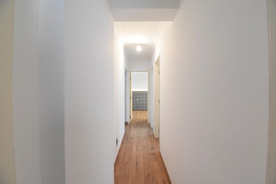 Corredor de apartamento à venda com 3 quartos, 110m² em Batel, Curitiba