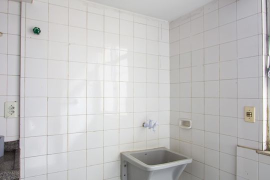 Área de Serviço de apartamento para alugar com 2 quartos, 56m² em Mutondo, São Gonçalo