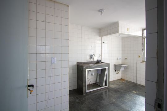 Cozinha de apartamento para alugar com 2 quartos, 56m² em Mutondo, São Gonçalo