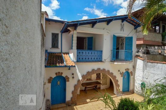 Fachada de casa à venda com 4 quartos, 350m² em Morro dos Ingleses, São Paulo