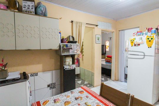 Cozinha de casa à venda com 2 quartos, 60m² em Harmonia, Canoas