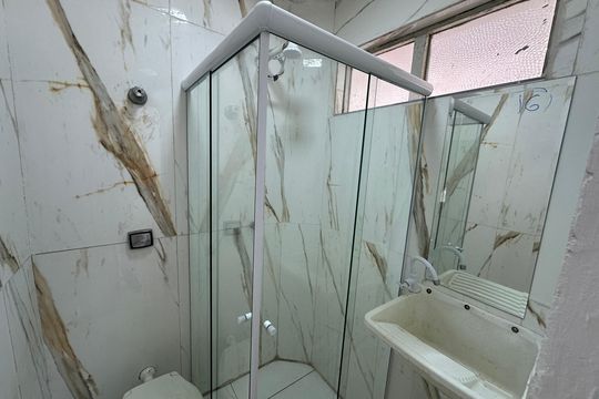 Banheiro de apartamento para alugar com 1 quarto, 25m² em Itararé, São Vicente