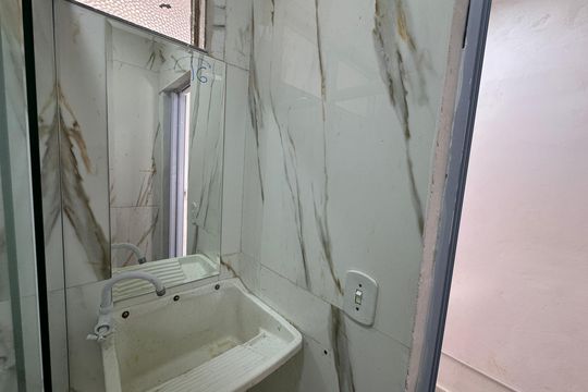 Banheiro de apartamento para alugar com 1 quarto, 25m² em Itararé, São Vicente