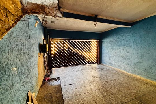 Garagem de casa à venda com 6 quartos, 315m² em Vila Sao Silvestre, Barueri