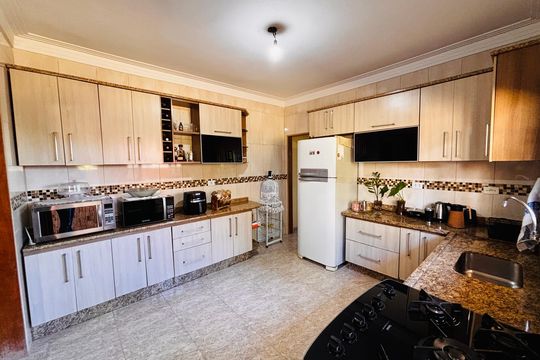Casa à venda com 6 quartos, 315m² em Vila Sao Silvestre, Barueri