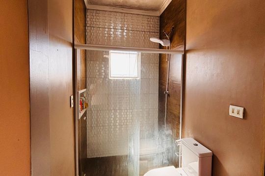 Banheiro da Suíte de casa à venda com 6 quartos, 315m² em Vila Sao Silvestre, Barueri