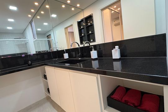 Banheiro da Suíte 2 de casa de condomínio para alugar com 5 quartos, 246m² em Castelânea, Petrópolis