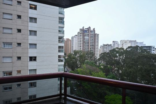 Varanda da Suíte  2 de apartamento para alugar com 3 quartos, 449m² em Vila Suzana, São Paulo