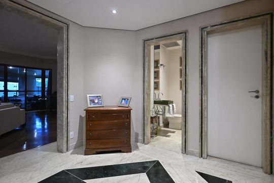 Hall de Entrada de apartamento para alugar com 3 quartos, 449m² em Vila Suzana, São Paulo